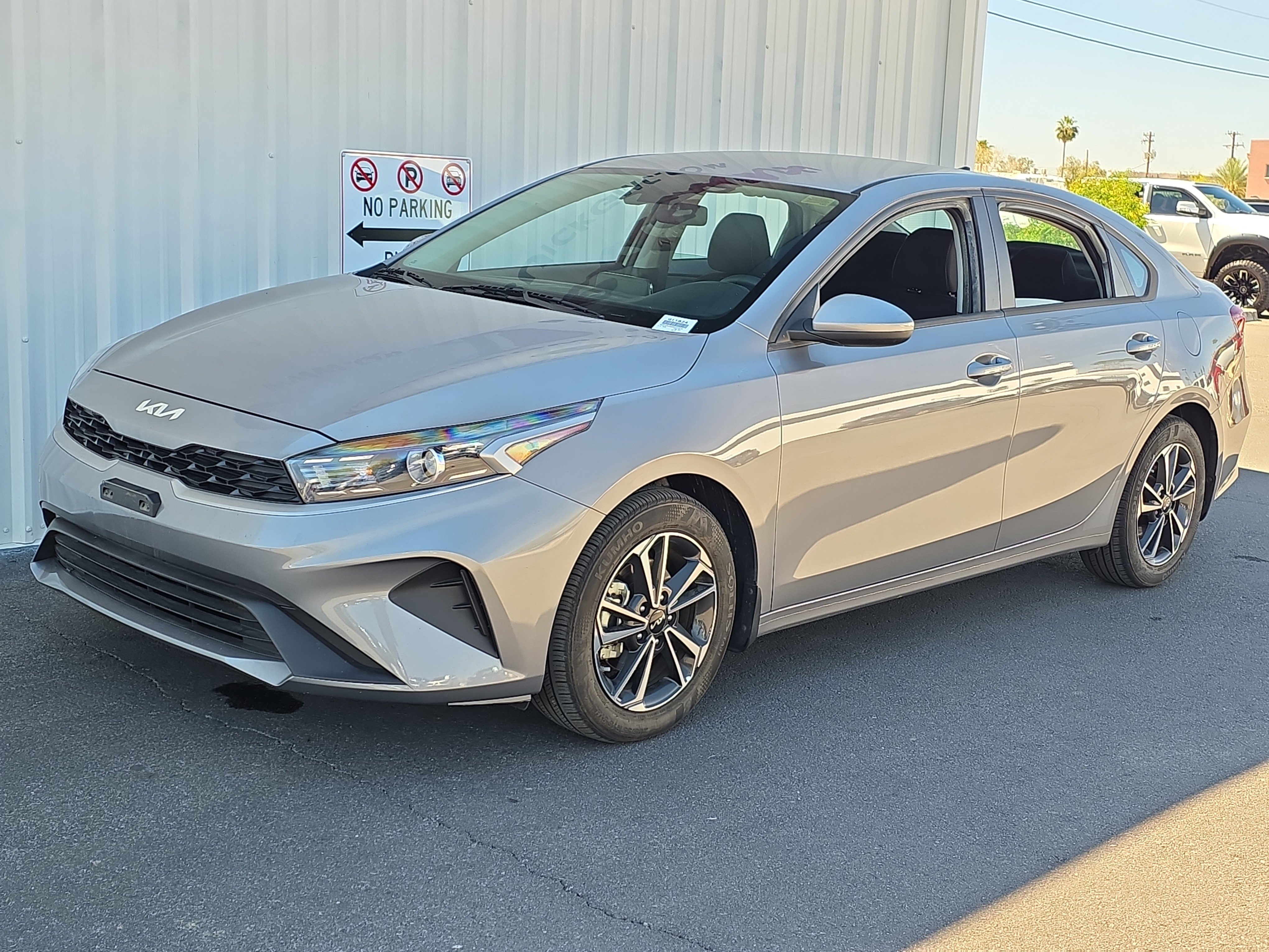 Used 2023 Kia Forte LXS image 3