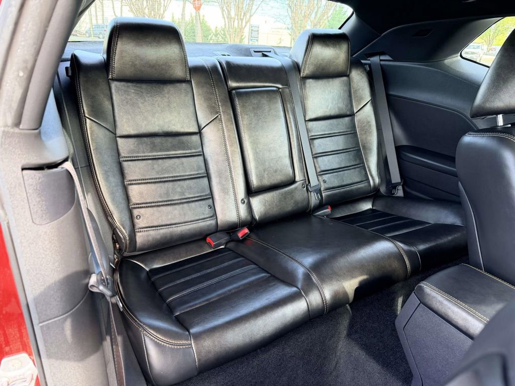 Used 2014 Dodge Challenger SXT image 13