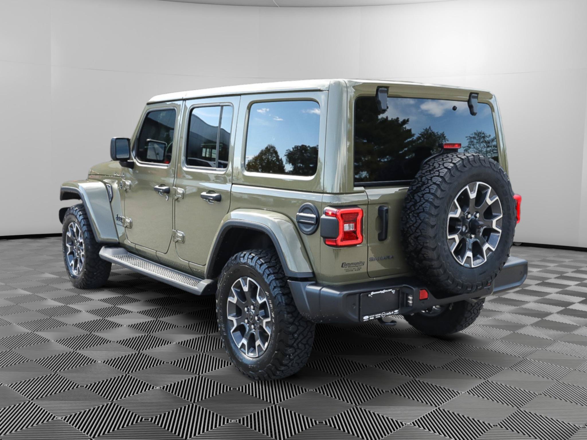 Used 2026 Jeep Wrangler Unlimited Sahara AWD/4WD image 4