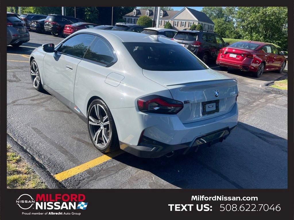 Used 2022 BMW 230i Coupe w/ M Sport Package RWD image 3