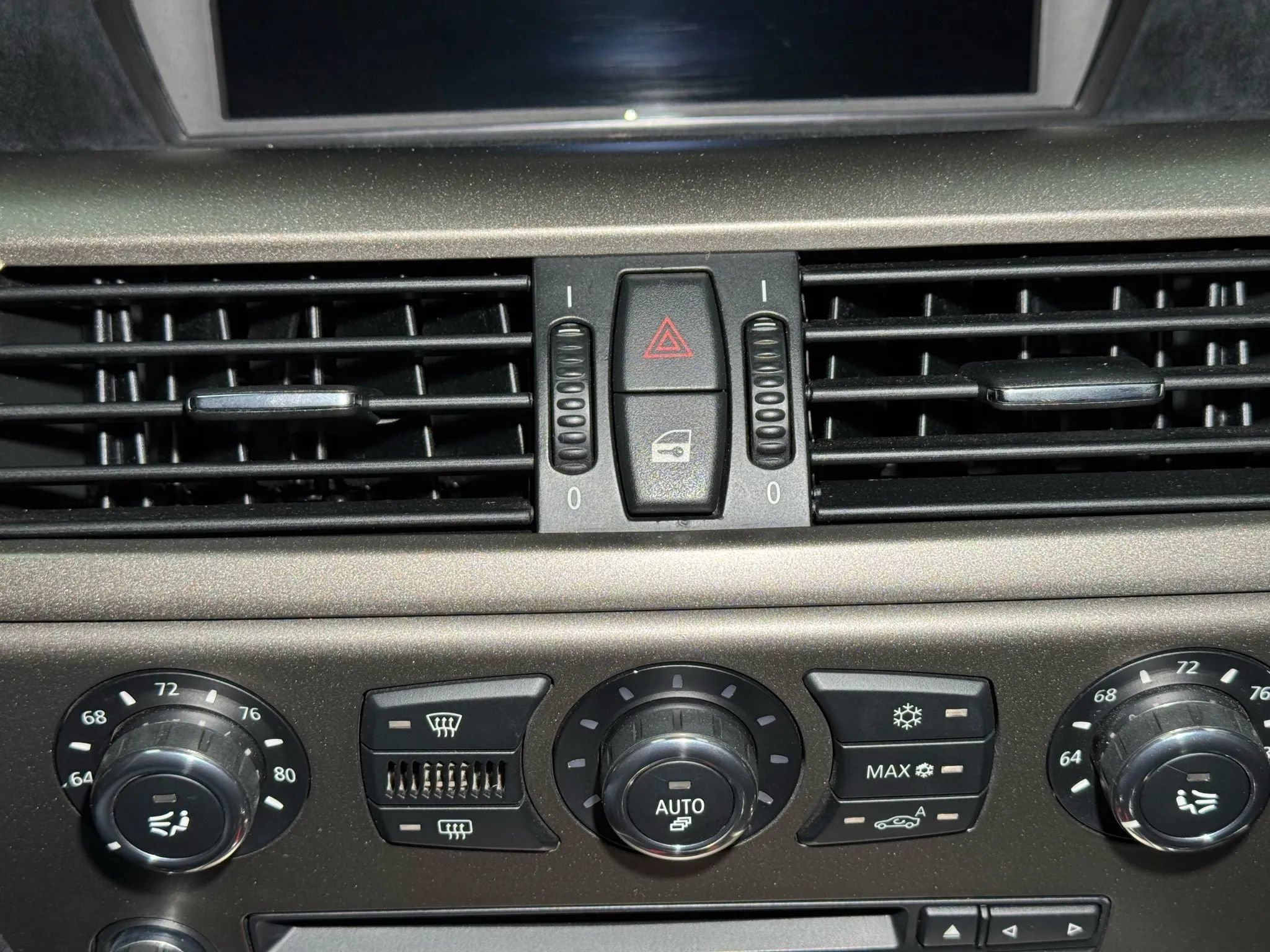 Used 2008 BMW 650i Coupe w/ Sport Pkg RWD image 39