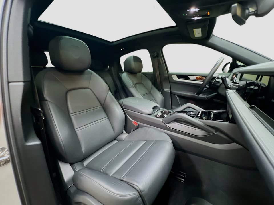 Certified 2025 Porsche Cayenne E-Hybrid Coupe AWD/4WD image 30