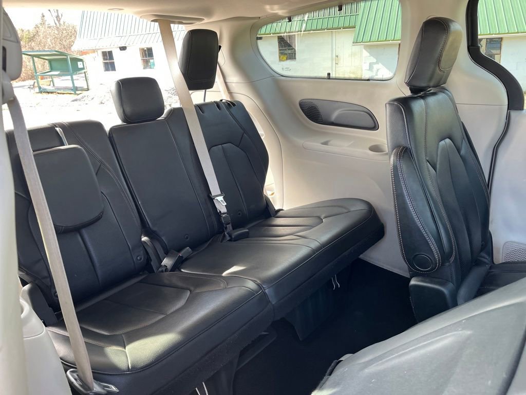 Used 2017 Chrysler Pacifica Touring-L Plus w/ Advanced Safetytec Group image 35