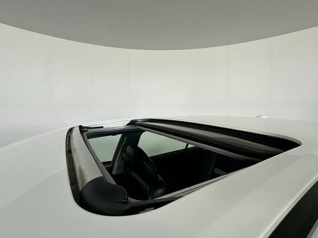 Used 2012 Toyota Camry SE FWD image 9