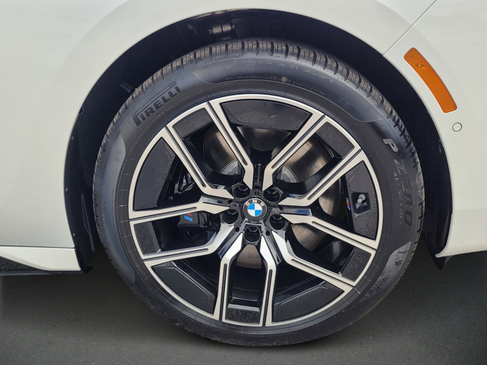 Used 2026 BMW 760i xDrive w/ Executive Package image 9