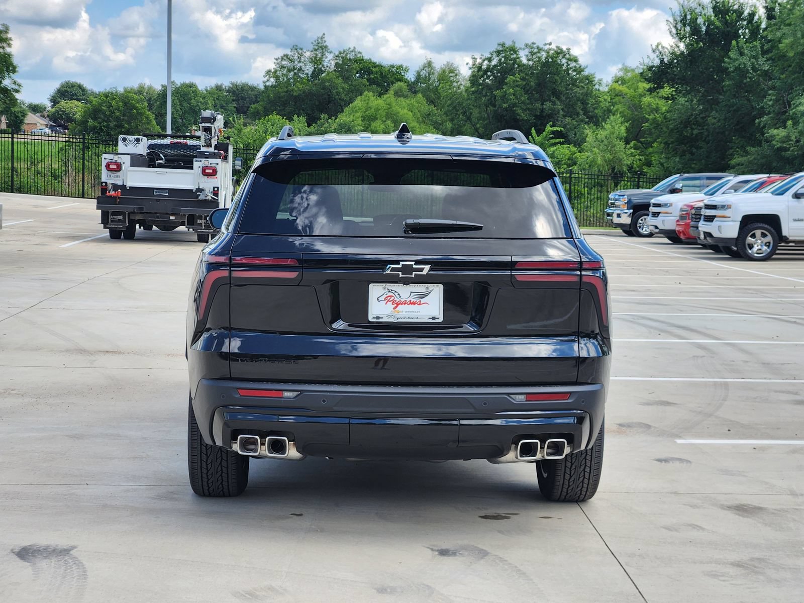 New 2026 Chevrolet Traverse LT w/ Midnight/Sport Edition FWD image 8