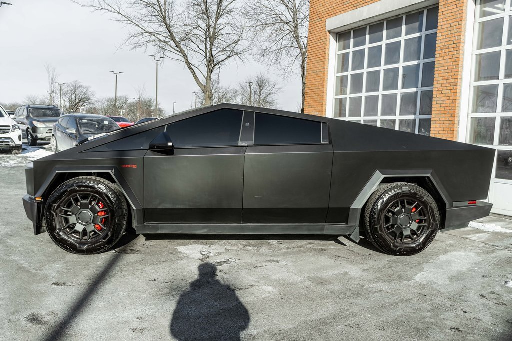 Used 2024 Tesla Cybertruck AWD Crew Cab image 44