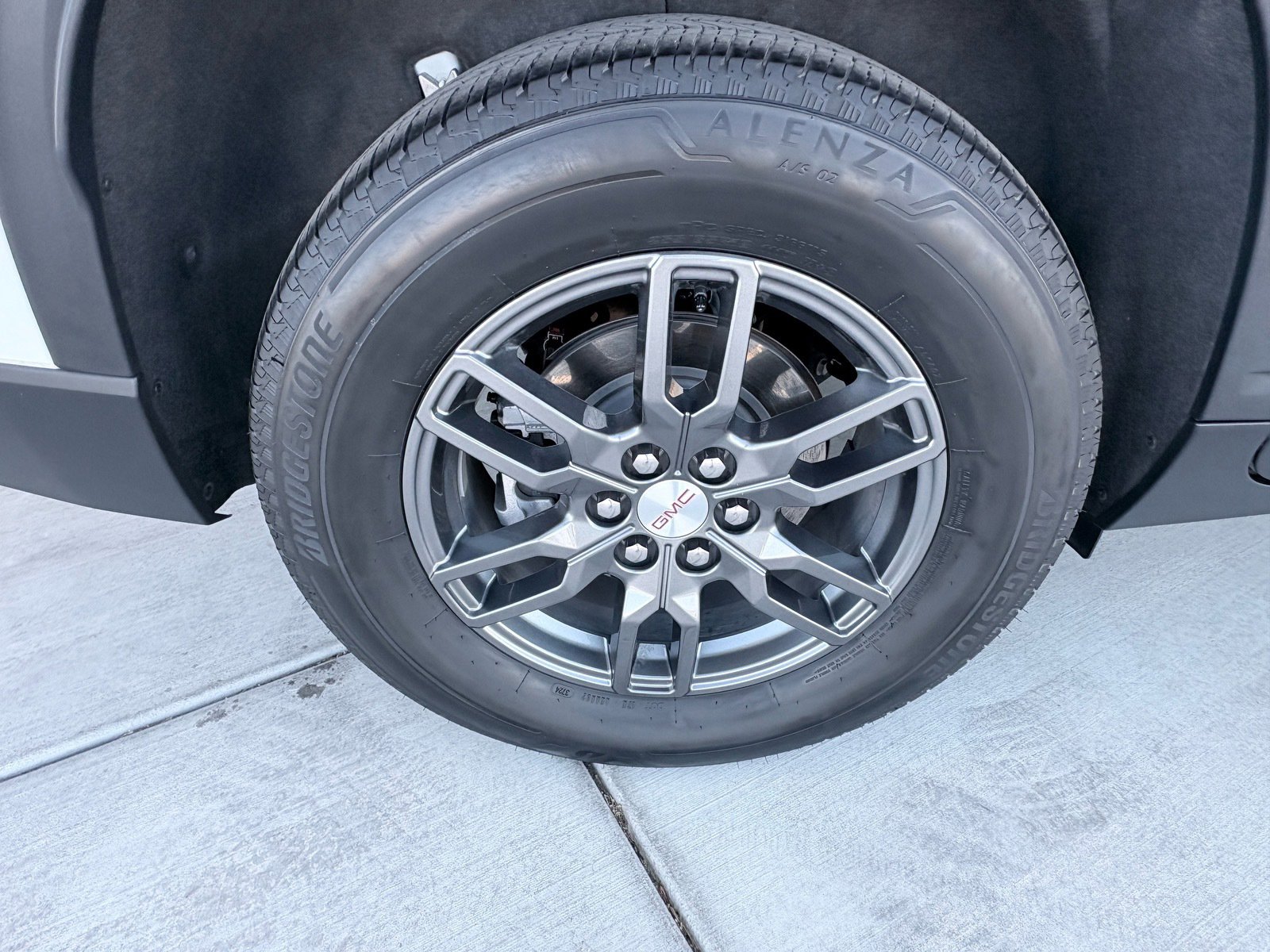 Used 2025 GMC Acadia Elevation image 27