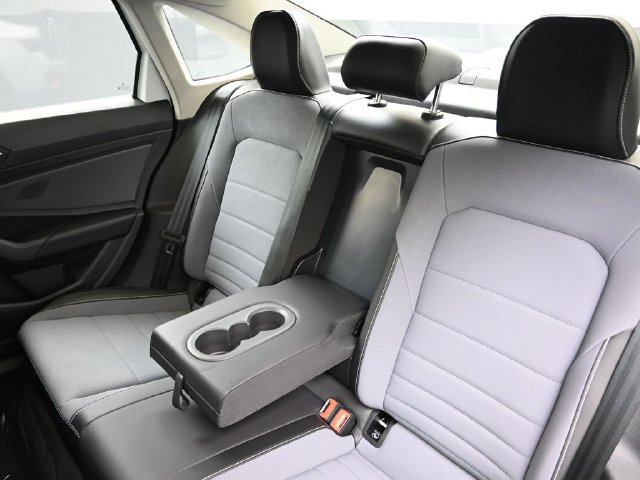 Used 2026 Volkswagen Jetta SE FWD image 20