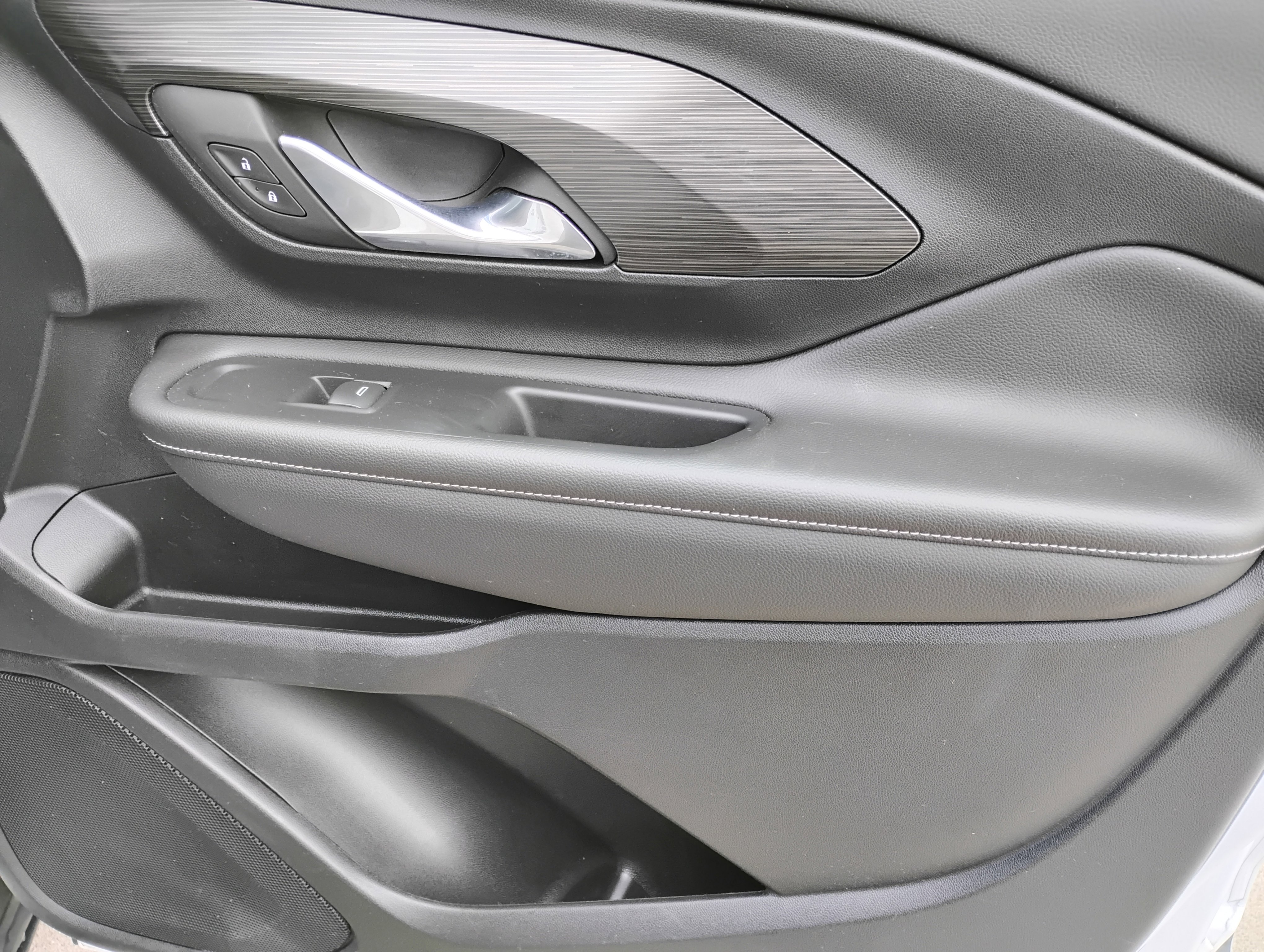 Used 2023 GMC Terrain SLE image 20