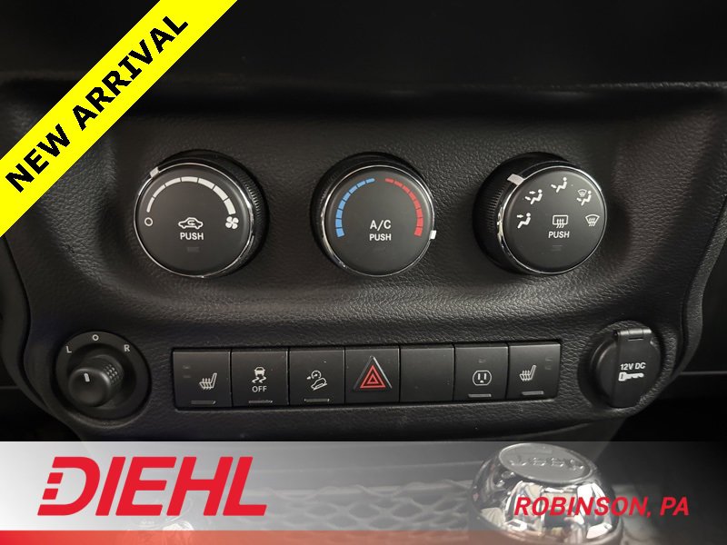 Used 2018 Jeep Wrangler Unlimited Rubicon w/ Connectivity Group image 28