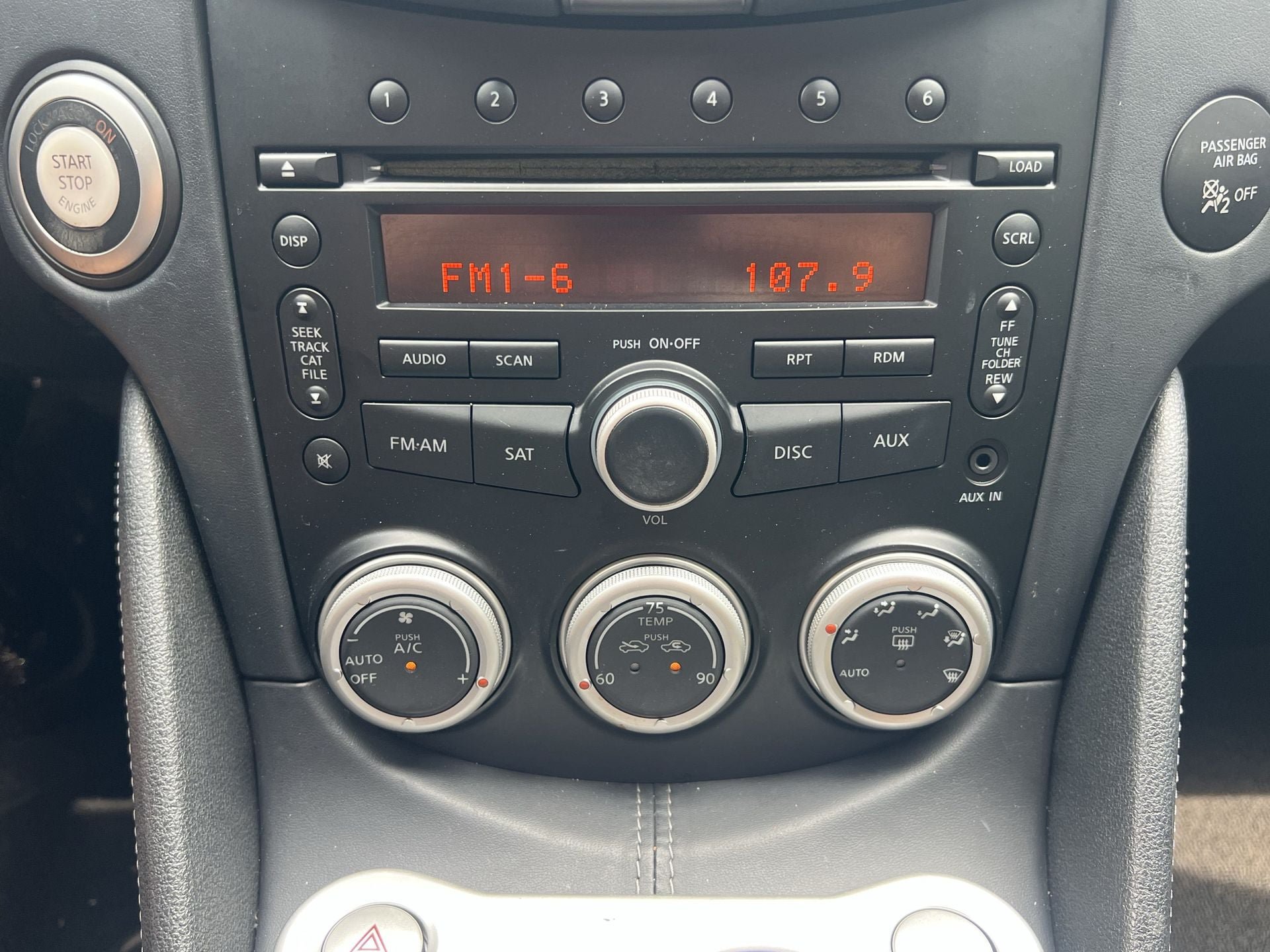 Used 2011 Nissan 370Z Touring RWD image 4