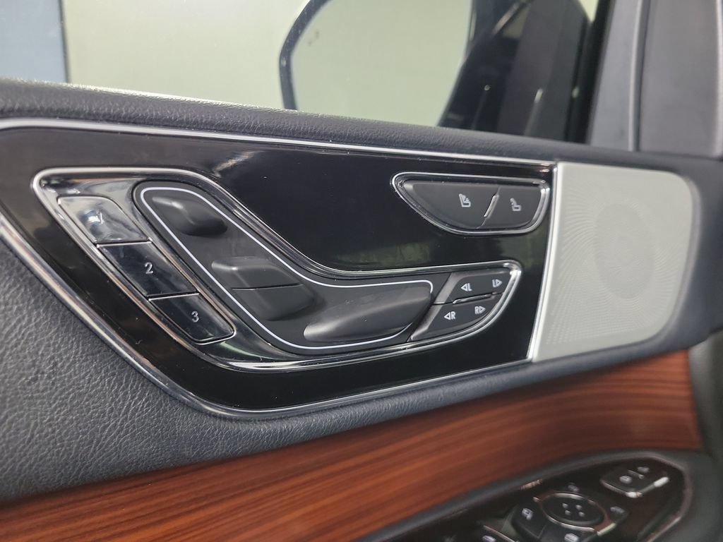 Certified 2023 Lincoln Navigator Reserve AWD/4WD image 18