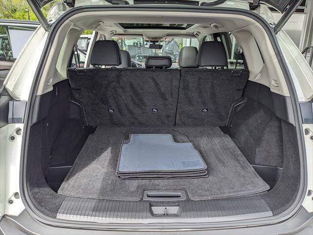 Used 2023 Nissan Rogue SV w/ SV Premium Package AWD/4WD image 16