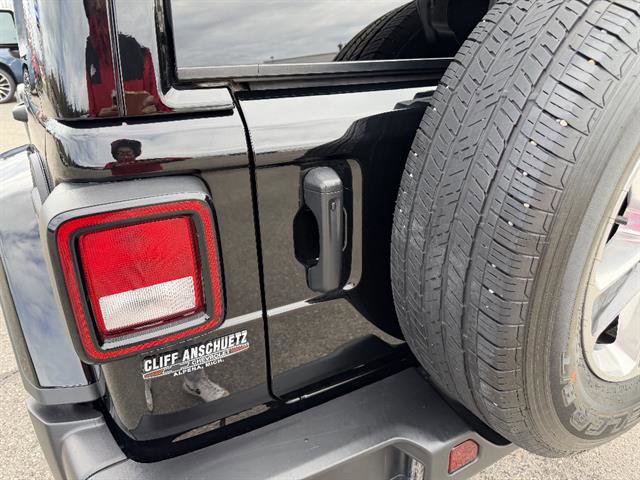 Used 2021 Jeep Wrangler Unlimited Sahara w/ Uconnect 4C Nav & Sound Group AWD/4WD image 20