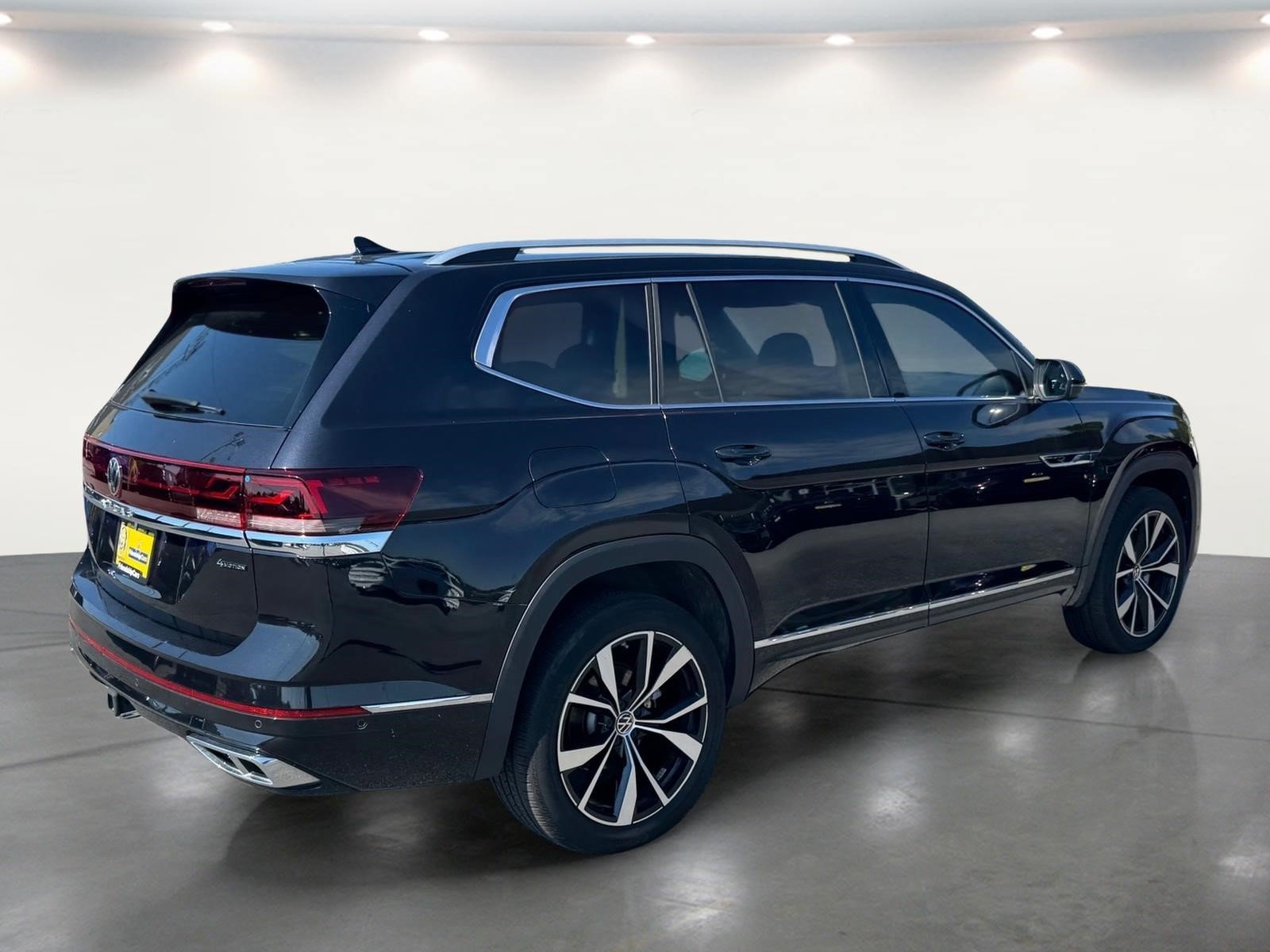 Used 2024 Volkswagen Atlas SEL Premium R-Line AWD/4WD image 3