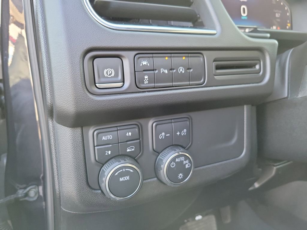 Used 2024 Chevrolet Suburban LT image 28