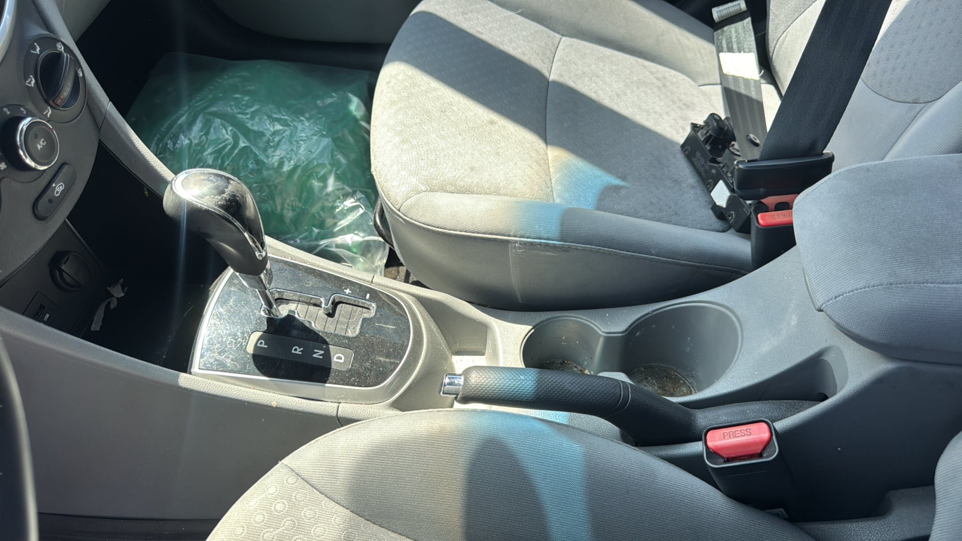 Used 2013 Hyundai Accent SE FWD image 26