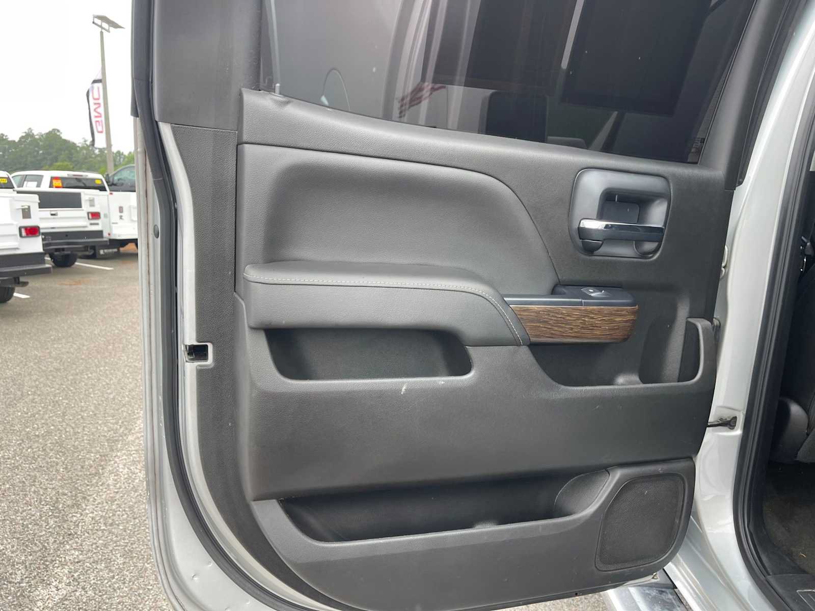 Used 2018 GMC Sierra 2500 Denali w/ Duramax Plus Package AWD/4WD image 19