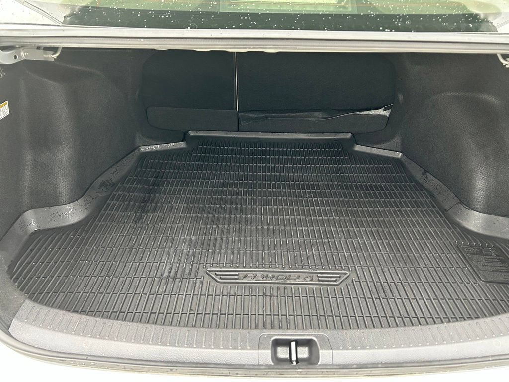 Used 2022 Toyota Corolla LE FWD image 26