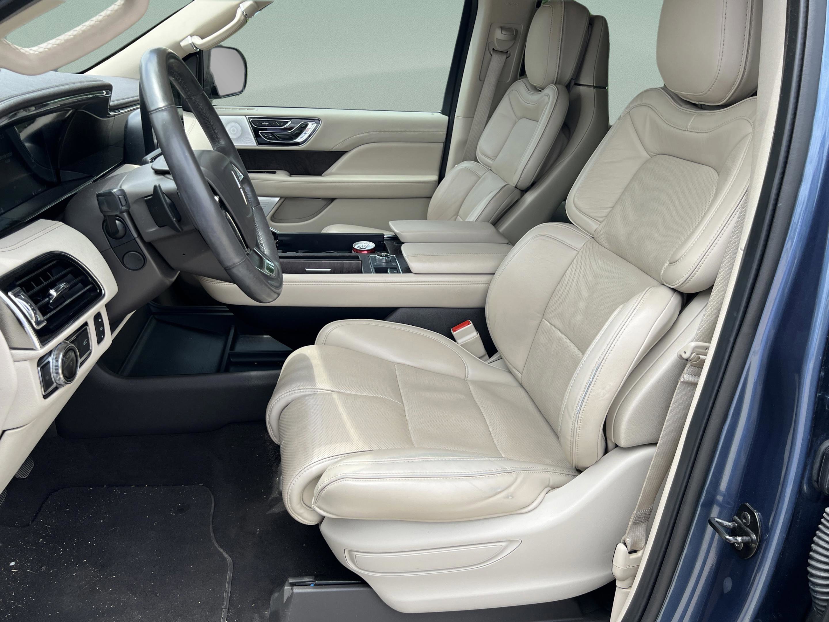 Used 2019 Lincoln Navigator Reserve w/ Cargo Package AWD/4WD image 27