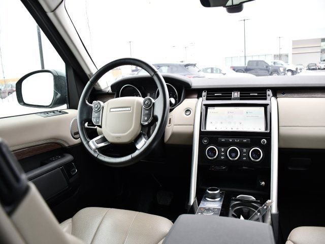 Used 2017 Land Rover Discovery HSE image 19