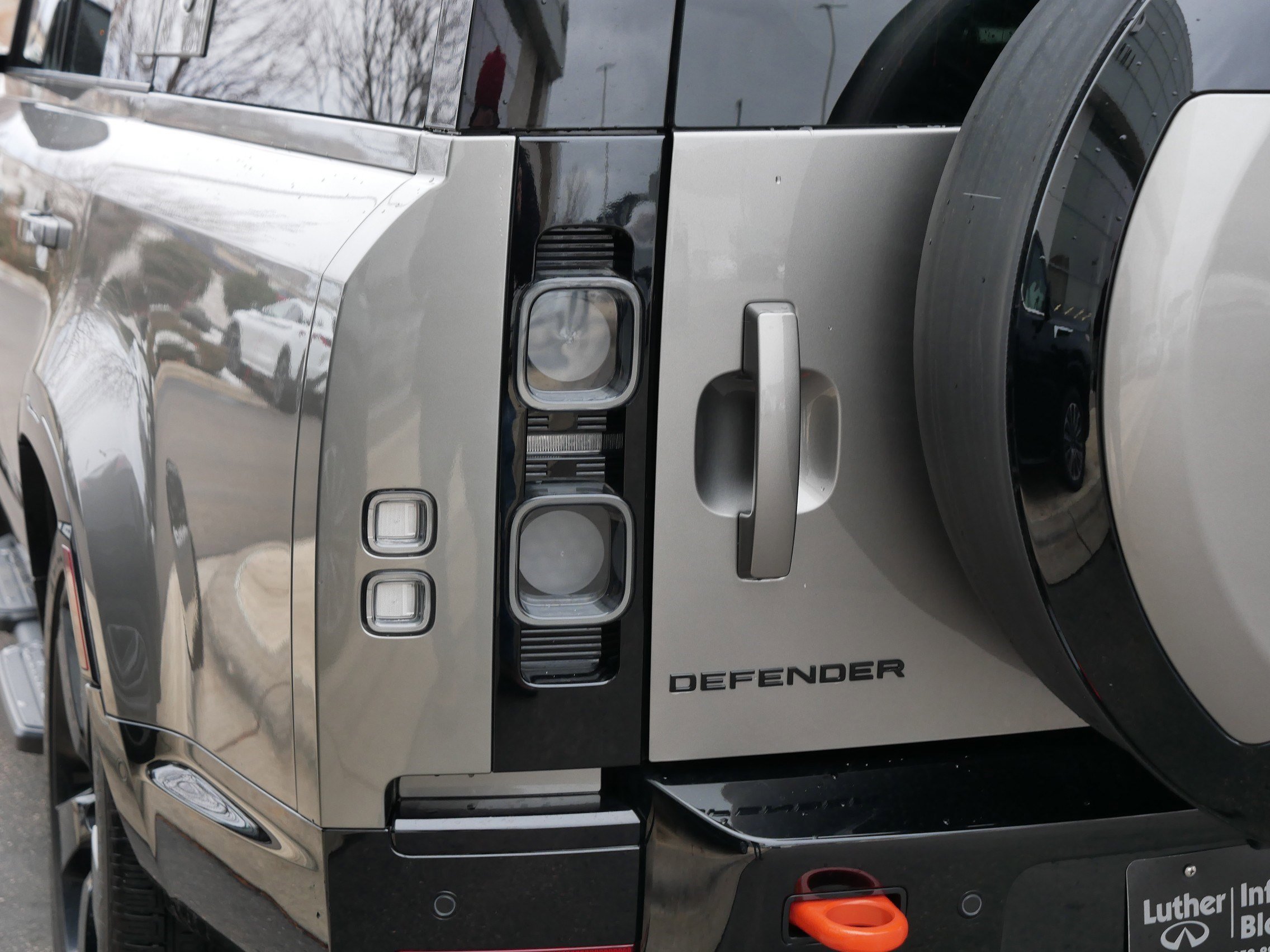 Used 2024 Land Rover Defender 130 X image 17