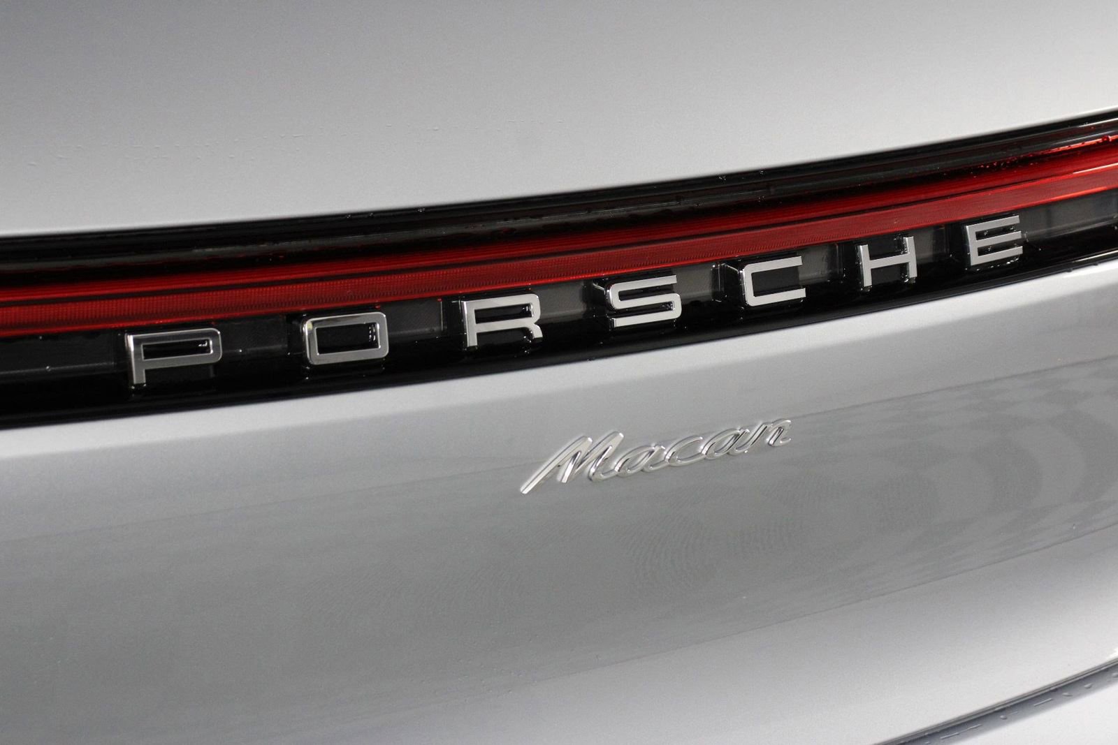 Certified 2025 Porsche Macan image 22