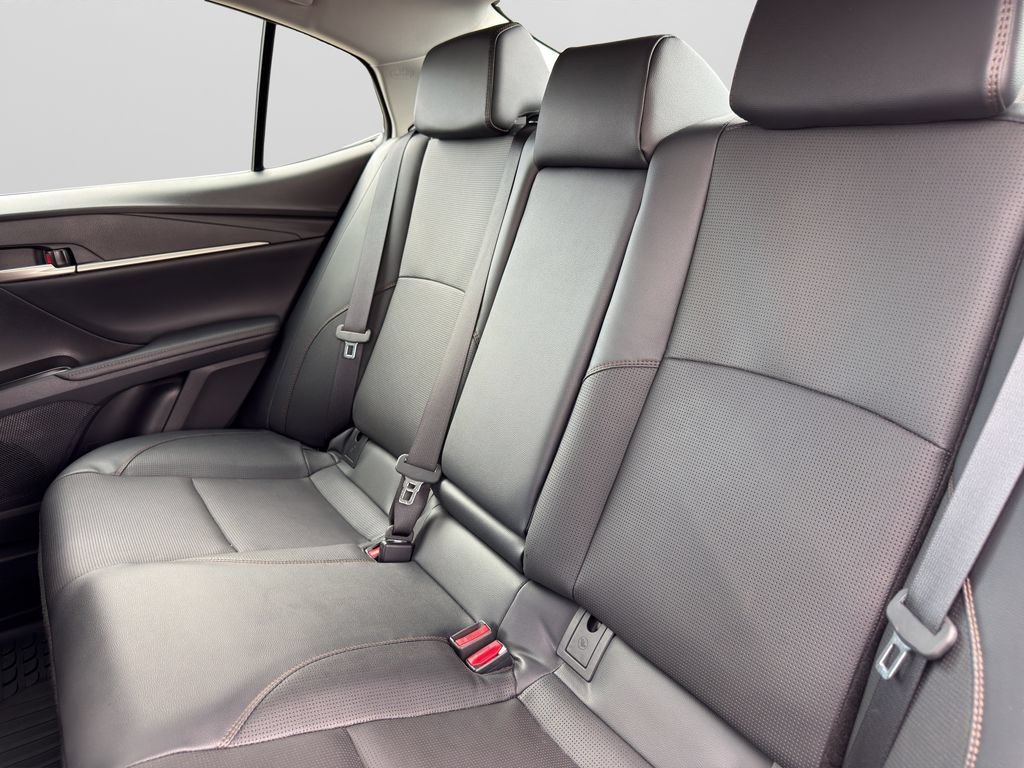 Used 2025 Toyota Camry XLE AWD/4WD image 17