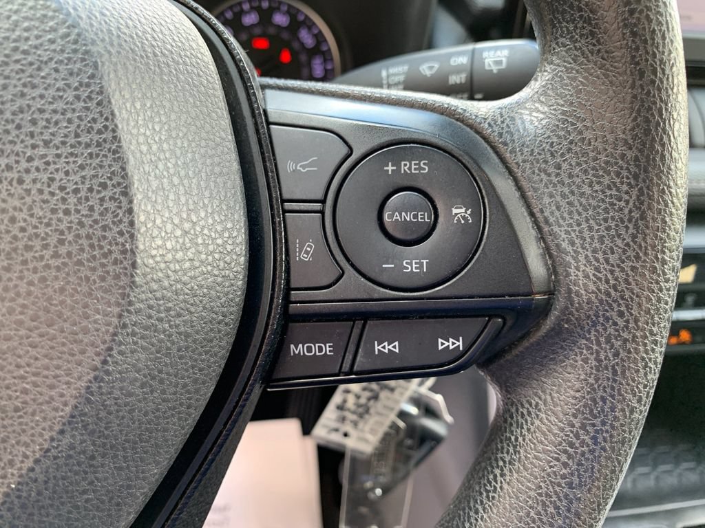 Used 2021 Toyota RAV4 LE AWD/4WD image 27