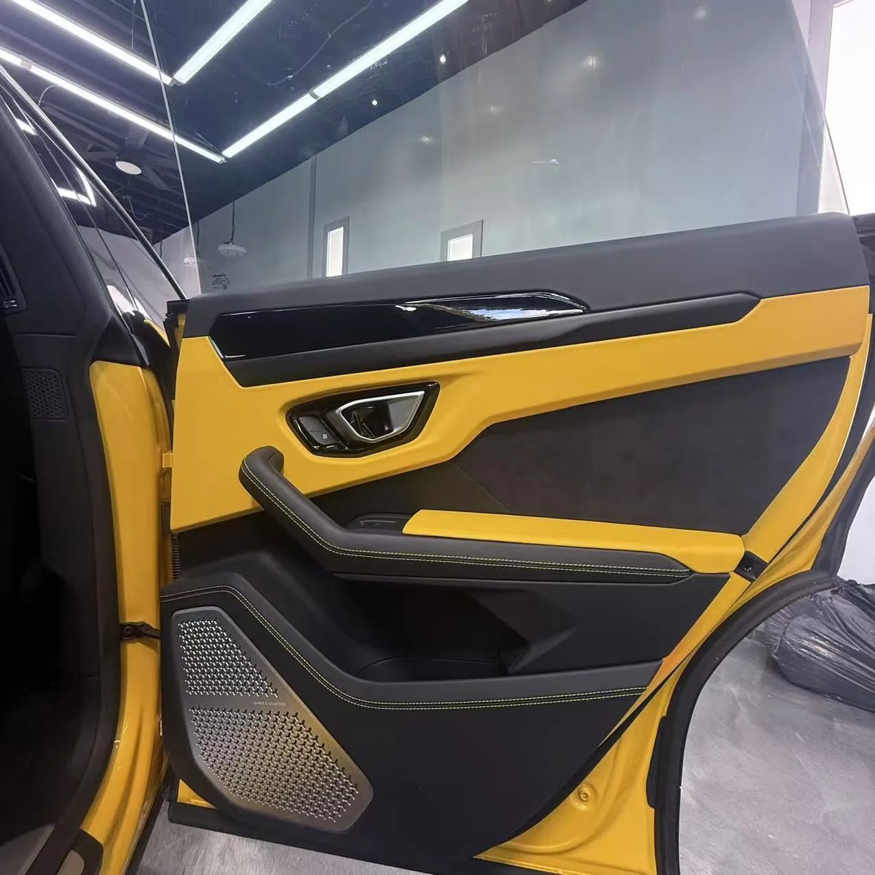 Used 2022 Lamborghini Urus image 11