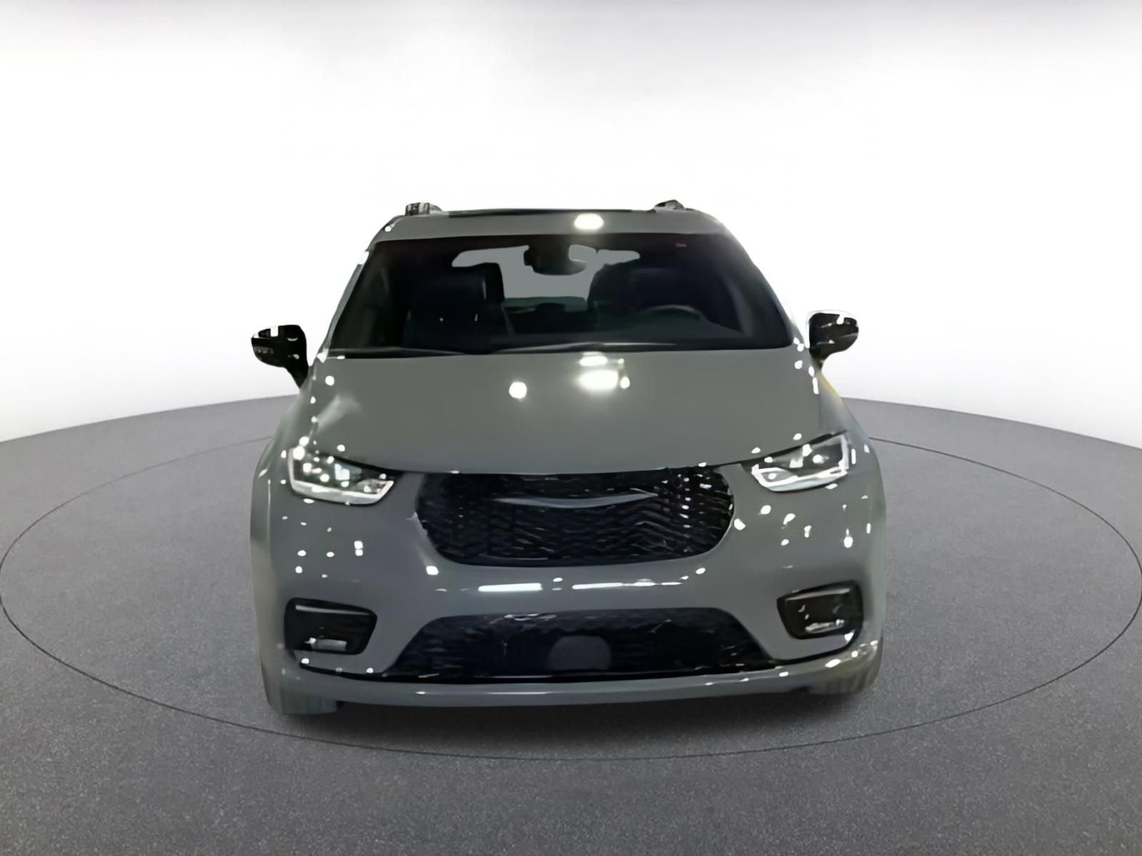 Used 2025 Chrysler Pacifica Limited image 16