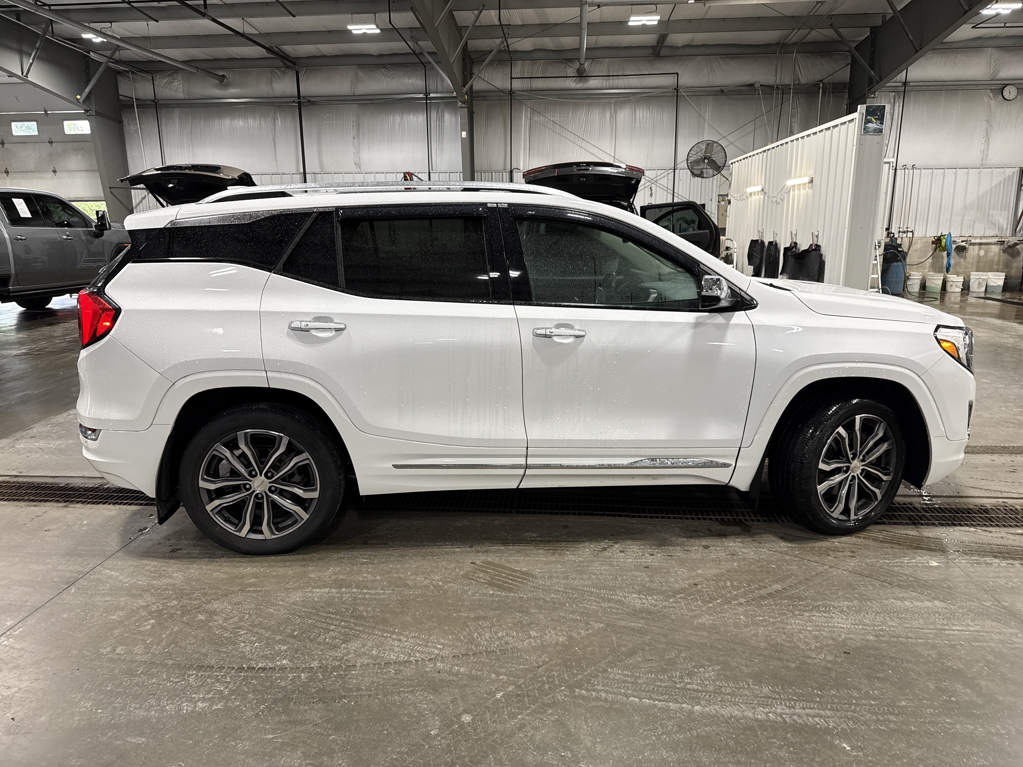 Used 2019 GMC Terrain Denali w/ Driver Alert Package II AWD/4WD image 2