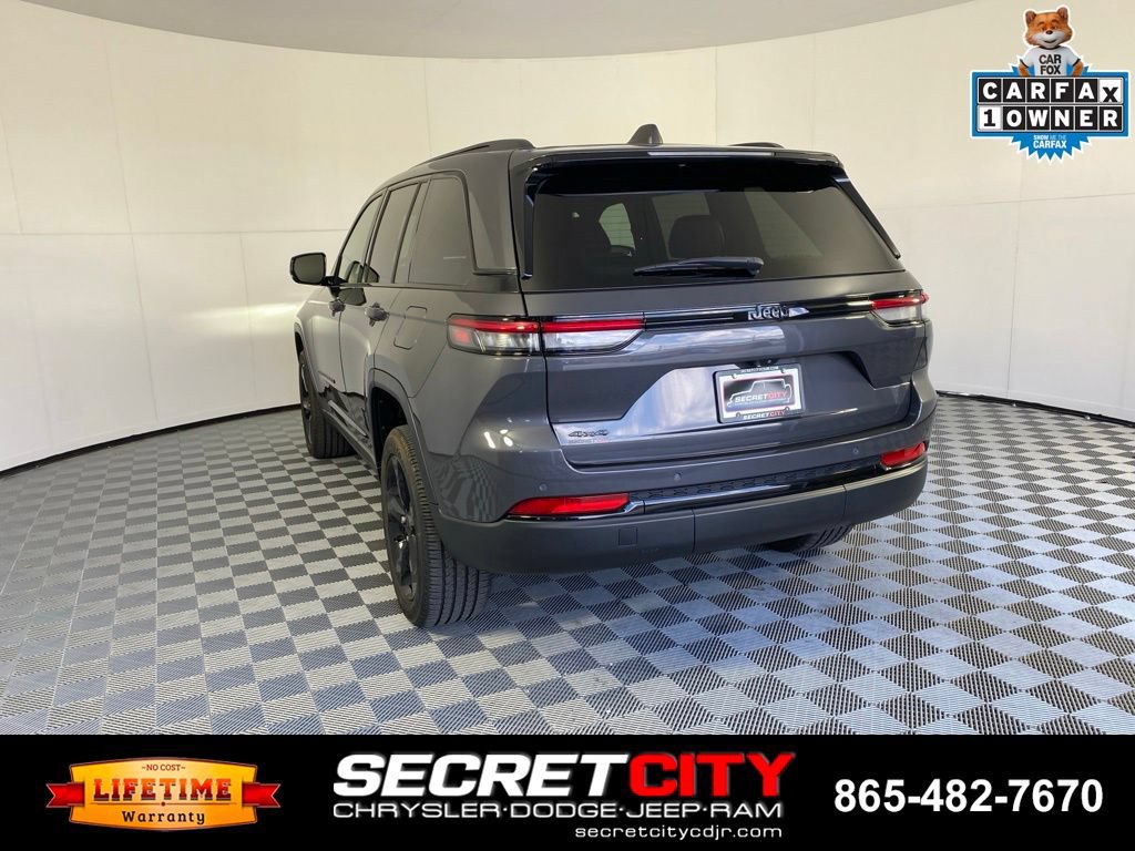 Used 2023 Jeep Grand Cherokee Altitude AWD/4WD image 5