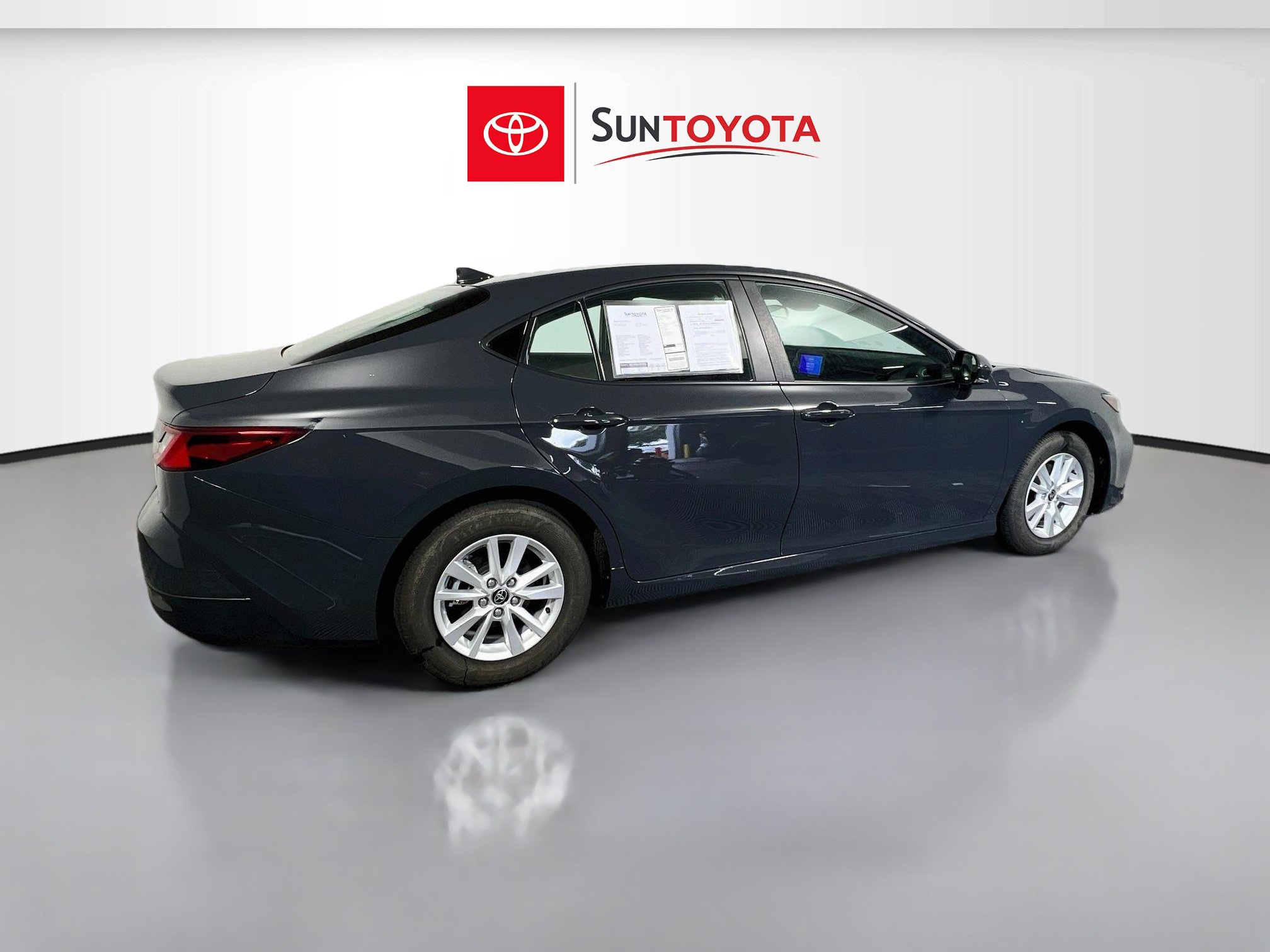 Used 2025 Toyota Camry LE FWD image 4