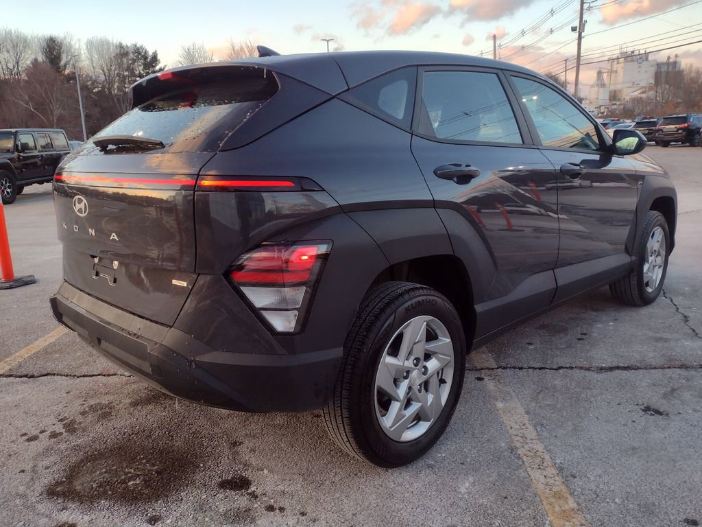 Used 2024 Hyundai Kona SE image 7