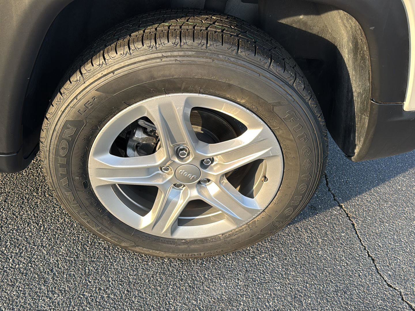 Used 2023 Jeep Compass Sport image 30