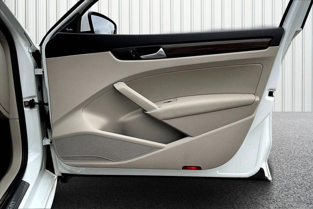 Used 2020 Volkswagen Passat 2.0T SEL image 28