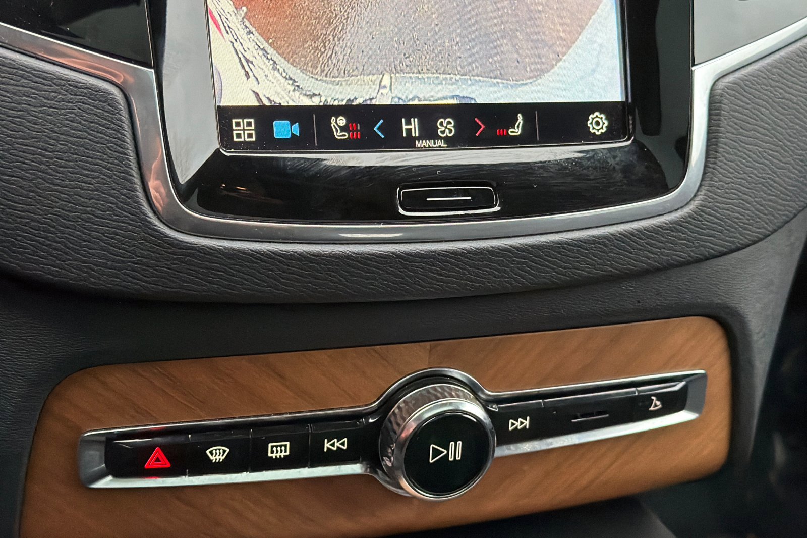 Used 2024 Volvo XC90 B6 Plus AWD/4WD image 21