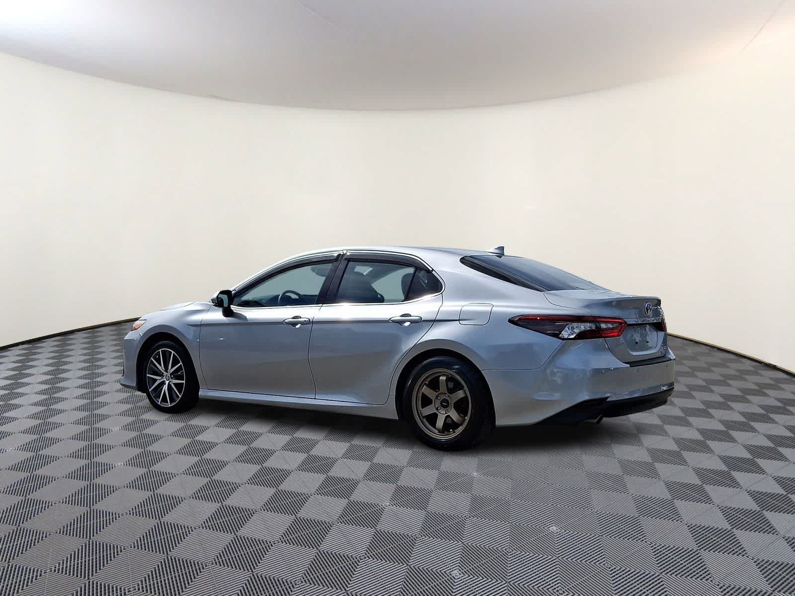 Used 2022 Toyota Camry XLE w/ Navigation Upgrade Package FWD image 7