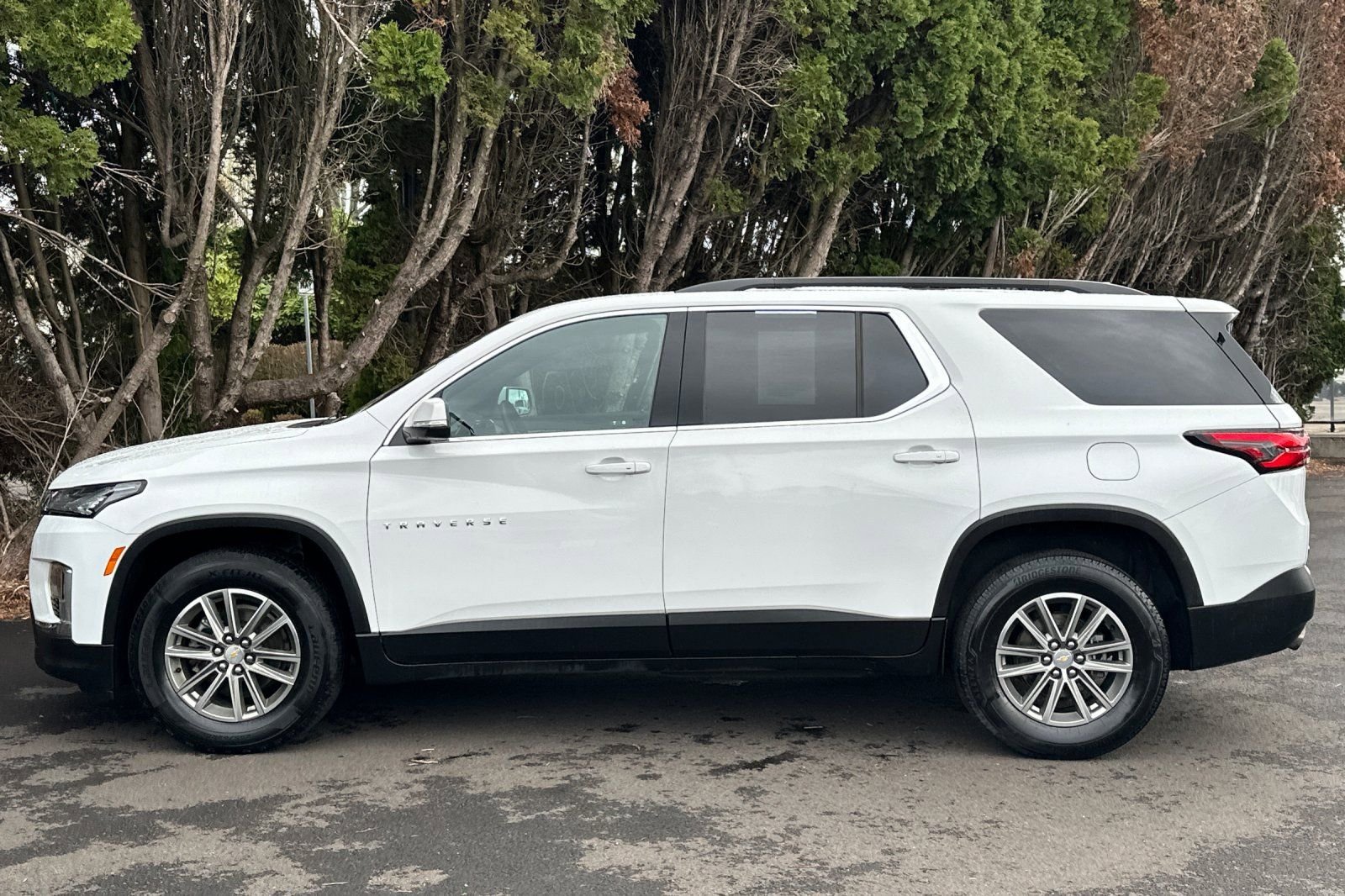 Used 2023 Chevrolet Traverse LT FWD image 7