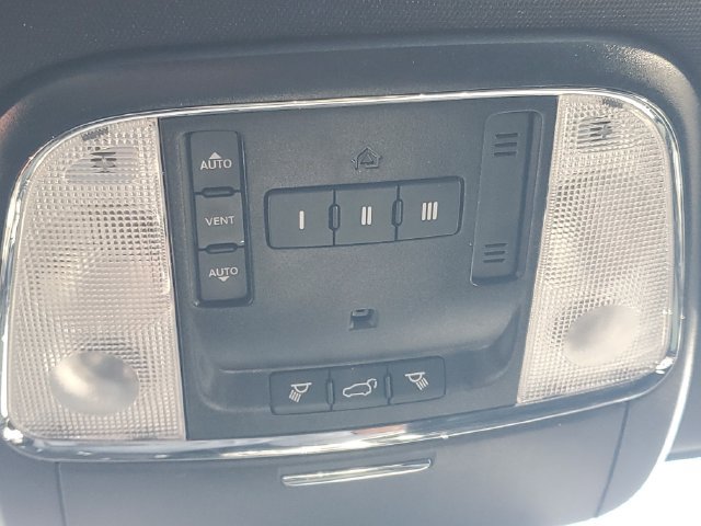 Used 2021 Jeep Grand Cherokee Limited AWD/4WD image 31
