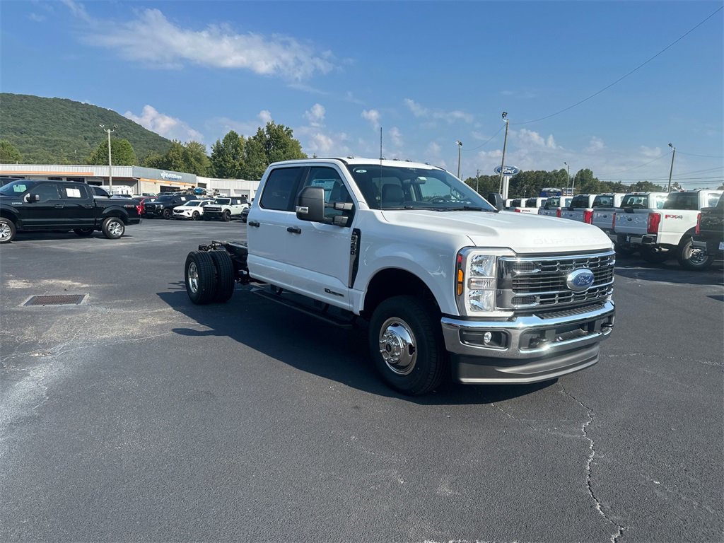 New 2026 Ford F350 XL w/ XL Chrome Package image 3