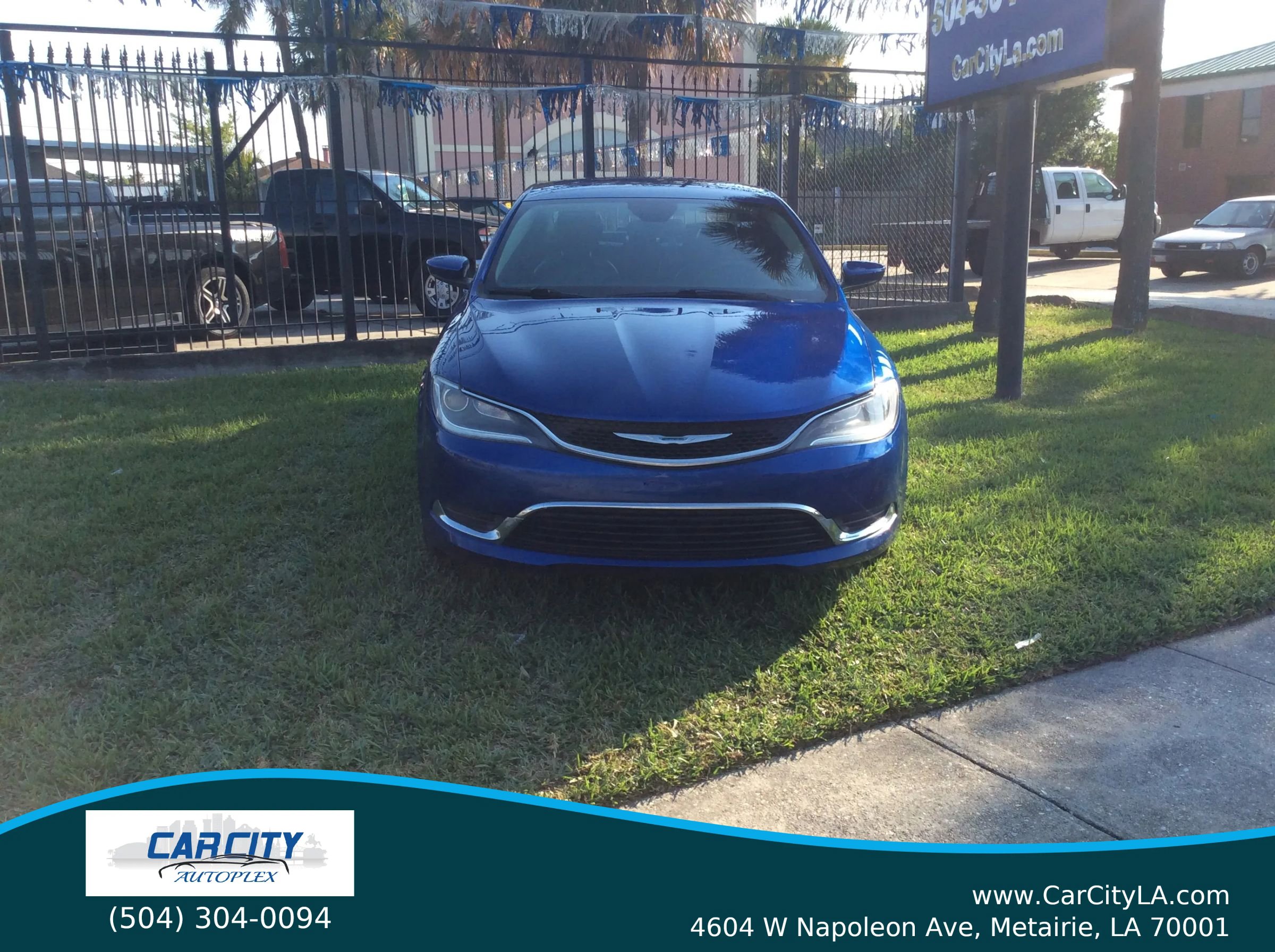 Used 2017 Chrysler 200 Limited Platinum w/ Comfort & Convenience Group image 2
