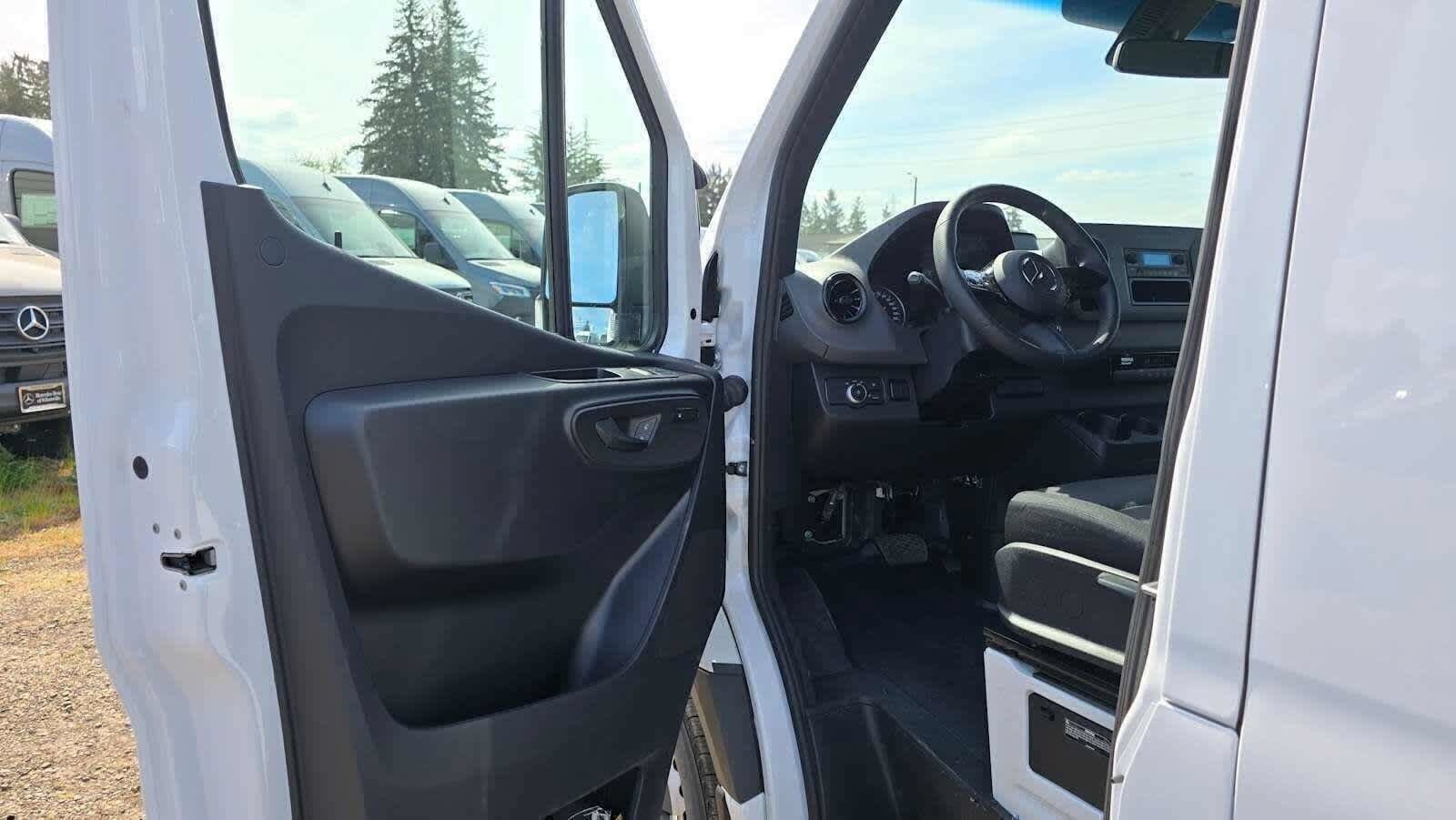 Used 2025 Mercedes-Benz Sprinter 2500 image 22