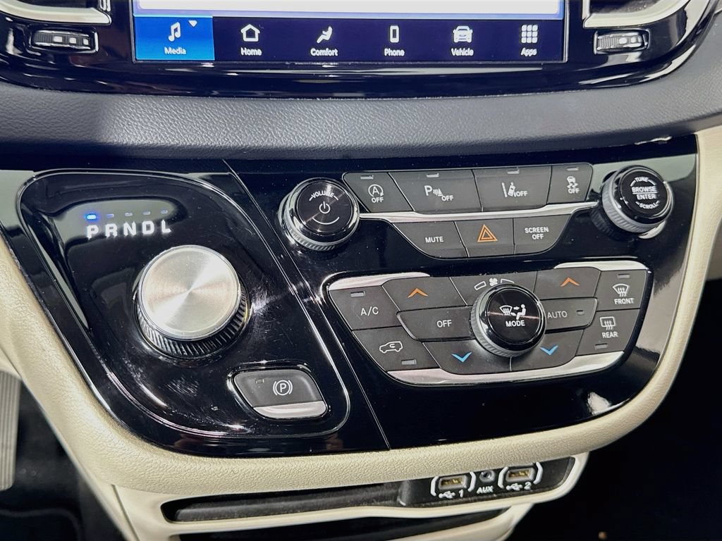 Used 2023 Chrysler Pacifica Touring-L FWD image 15
