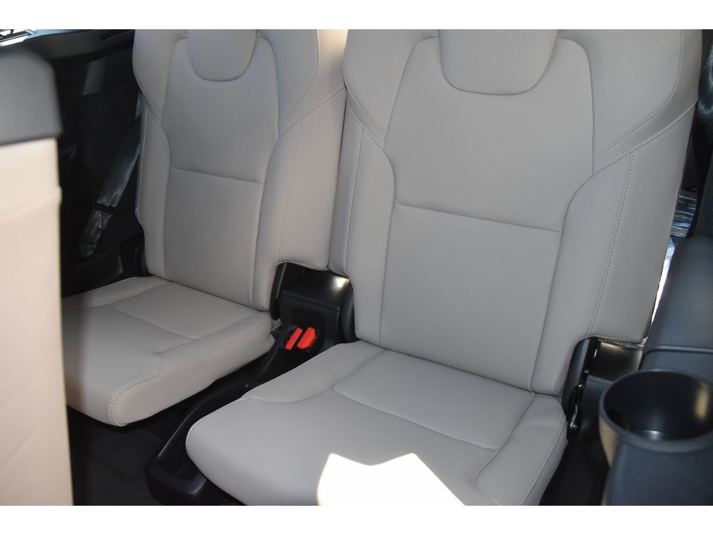 New 2026 Volvo XC90 B6 Plus w/ Protection Package Premier image 16