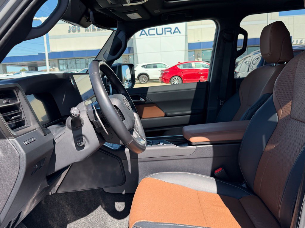 Used 2024 Lexus GX 550 w/ Cold Area Package AWD/4WD image 9
