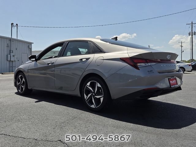 Used 2023 Hyundai Elantra SEL w/ Convenience Package FWD image 3