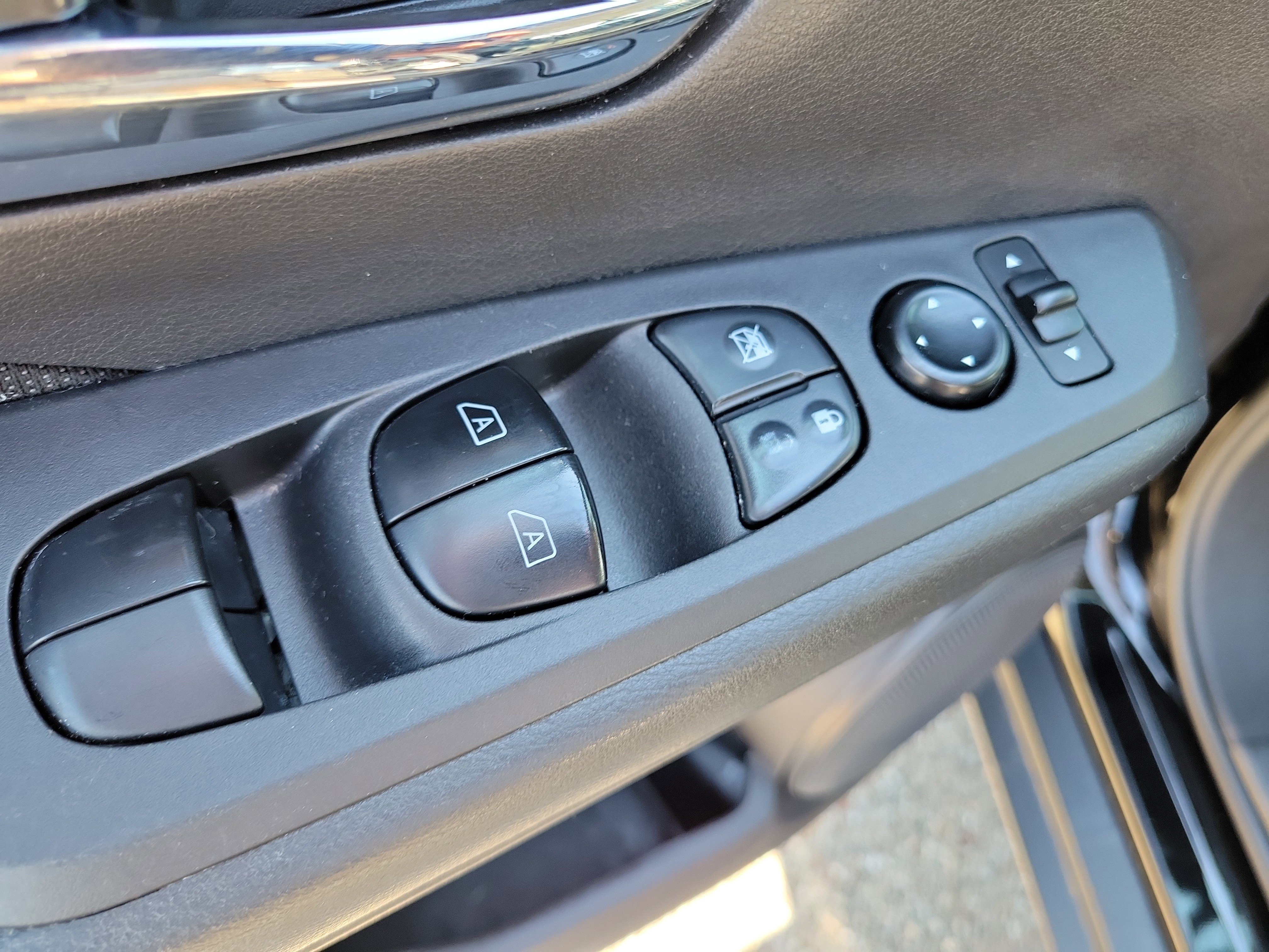 Used 2023 Nissan Kicks SV image 19